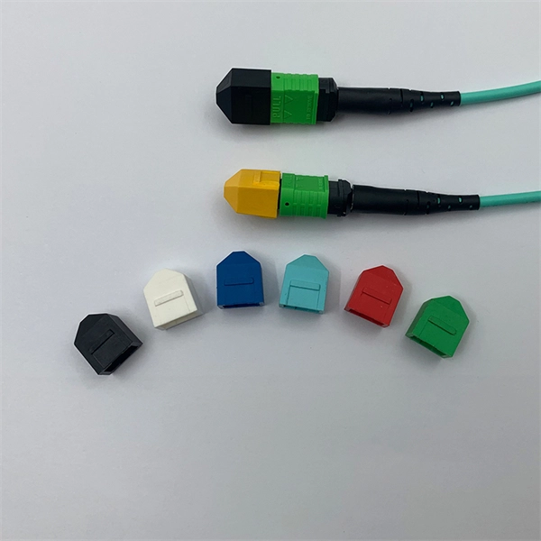 How to connect the patch cord to a fiber optic transceiver